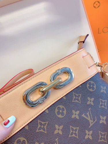 LOUIS VUITTON  LB0712005030059  size: 20cm
