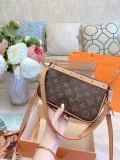 LOUIS VUITTON  LB0412005030043  size: 22x14cm