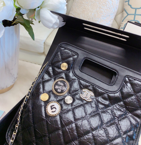 CHANEL  LB5222005030056  size: 29x26cm