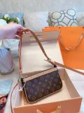 LOUIS VUITTON  LB0412005030043  size: 22x14cm