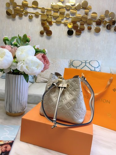 LOUIS VUITTON  LB5912005030034  size: 20cm