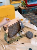 LOUIS VUITTON  LB5212005020150  size: 25cm