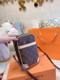 LOUIS VUITTON  LB5612005030098  size: 14x20cm