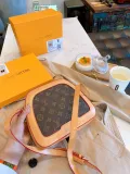 LOUIS VUITTON  LB0412005020148  size: 23x5x19cm