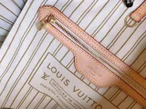 LOUIS VUITTON  LB0122005020110  size: 32x15x29cm