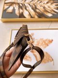 LOUIS VUITTON  LB0012005020115  size: 18cm