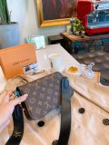 LOUIS VUITTON  LB0612005020151  size: 21x14cm