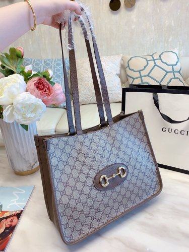 GUCCI  LB5512005030046  size: 34x26cm