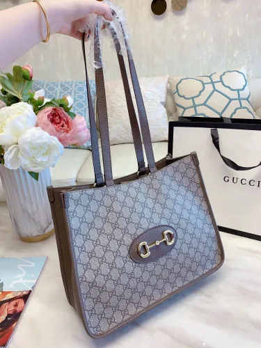 GUCCI  LB5512005030046  size: 34x26cm