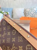 LOUIS VUITTON  LB0412005030043  size: 22x14cm