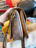 LOUIS VUITTON  LB8912005020108  size: 25x19cm