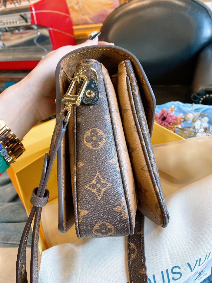 LOUIS VUITTON  LB8912005020108  size: 25x19cm