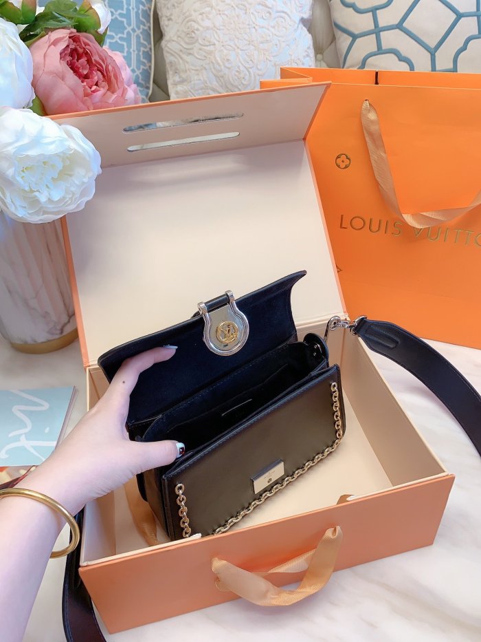 LOUIS VUITTON  LB5712005030045  size: 21x13cm