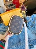 LOUIS VUITTON  LB582005020114  size: 15x17cm