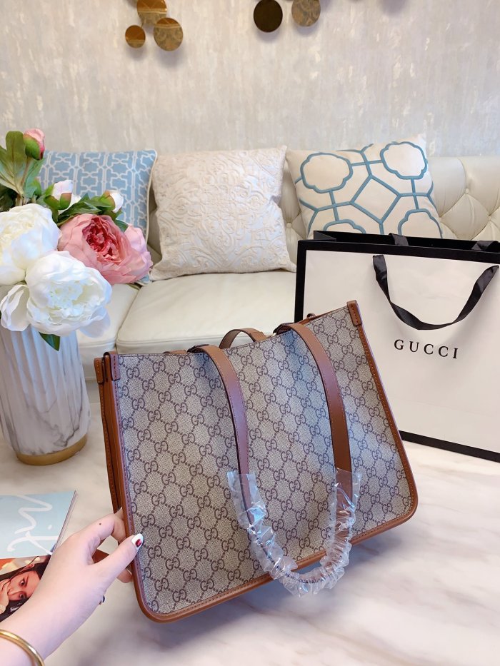 GUCCI  LB5512005030047  size: 34x26cm