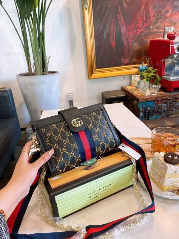 GUCCI  LB5412005020143  size: 23x15cm