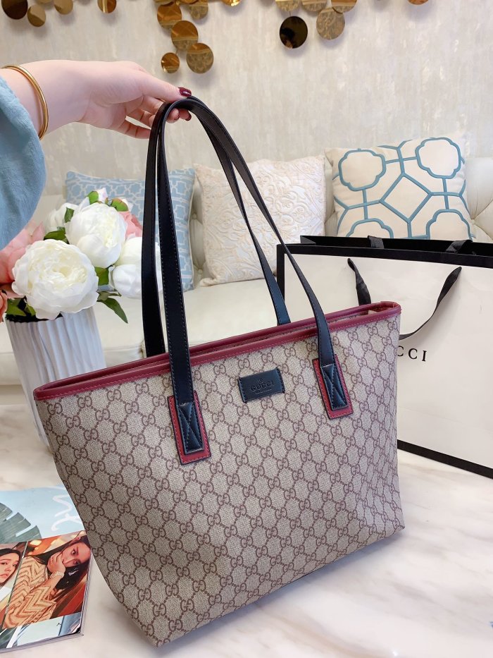 GUCCI  LB0612005030003  size: 31x29cm