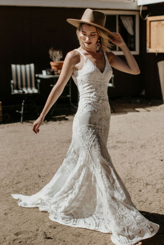 Graceful V Neck Lace Wedding Bridal Party Gown