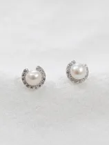 Fashion White Freshwater Pearl Round Silver Stud Earrings