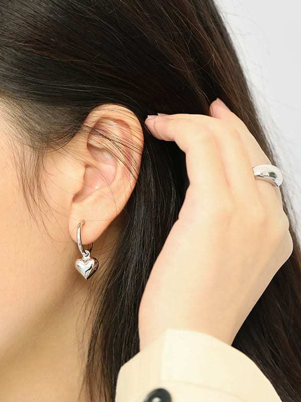 925 Sterling Silver Heart Vintage Huggie Earring