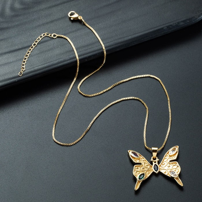 Joyería al por mayor, colgante de mariposa hueca de moda, collar chapado en oro de oro laminado