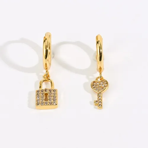 Pendientes de latón nuevo chapado en oro de 14k con llaves y orejas de candado