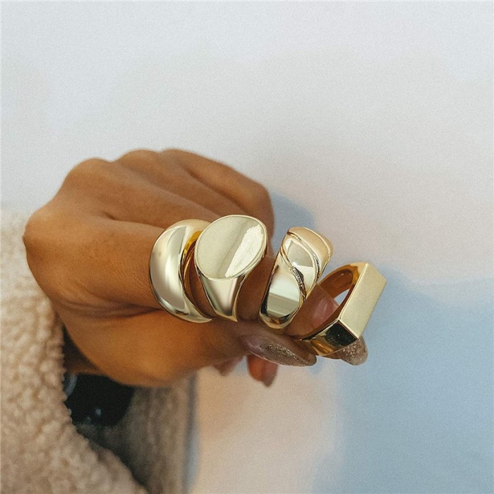 Nuevo anillo único de moda chapado en oro de oro laminado con sello de cúpula gruesa