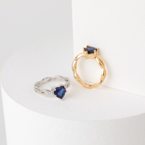 Nuevo anillo de circón con incrustaciones de oro laminado hueco con cruz torcida de piedras preciosas de corazón