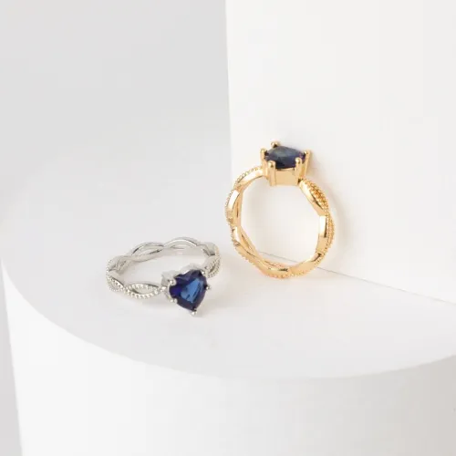 Nuevo anillo de circón con incrustaciones de oro laminado hueco con cruz torcida de piedras preciosas de corazón