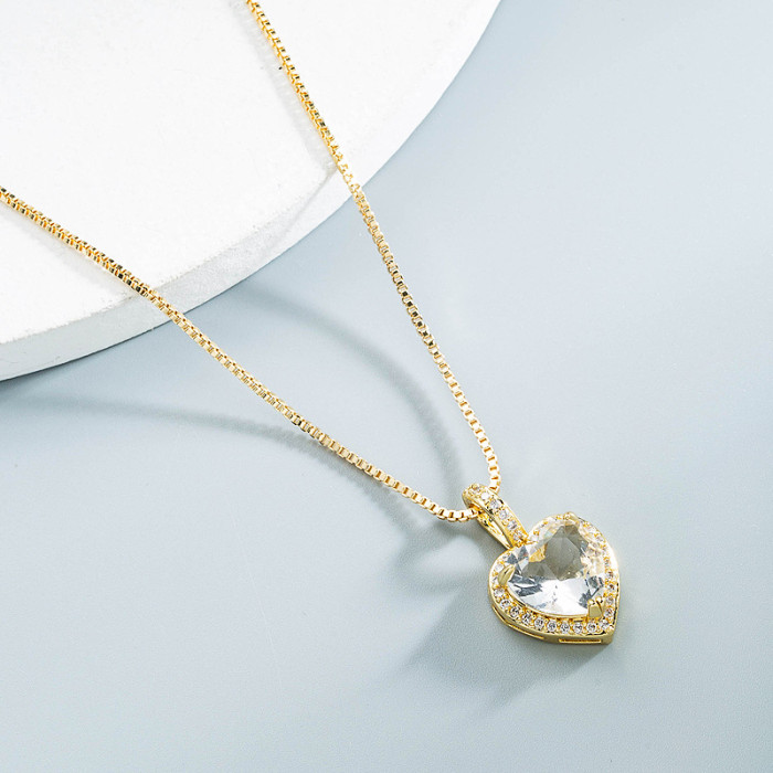 Joyería al por mayor, collar de oro laminado con colgante de corazón de cristal colorido simple