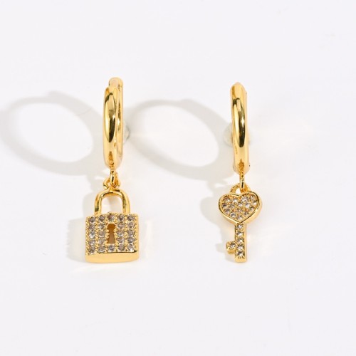 Pendientes de latón nuevo chapado en oro de 14k con llaves y orejas de candado