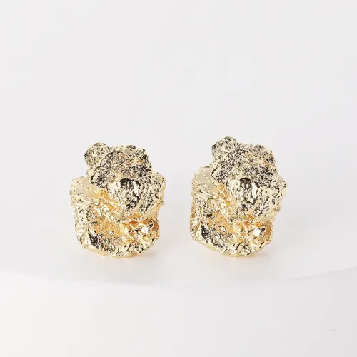Latón chapado en oro oro laminado convexo pliegue Stud pendientes irregulares mujeres