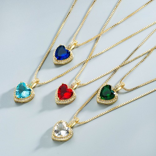 Joyería al por mayor, collar de oro laminado con colgante de corazón de cristal colorido simple