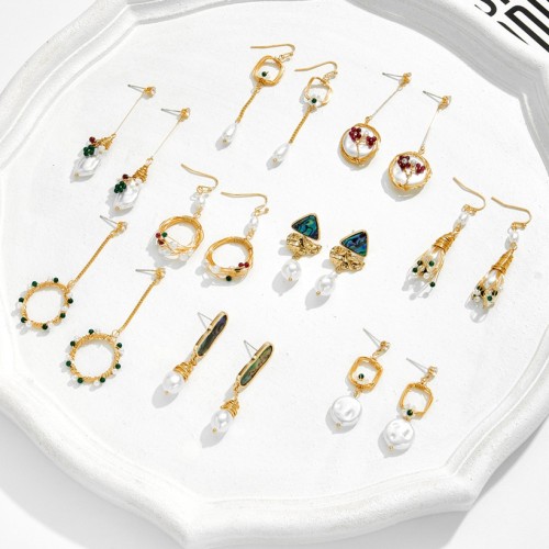 Aretes de perlas de agua dulce de cristal de oro de 14 quilates chapados en oro laminado hechos a mano a la moda