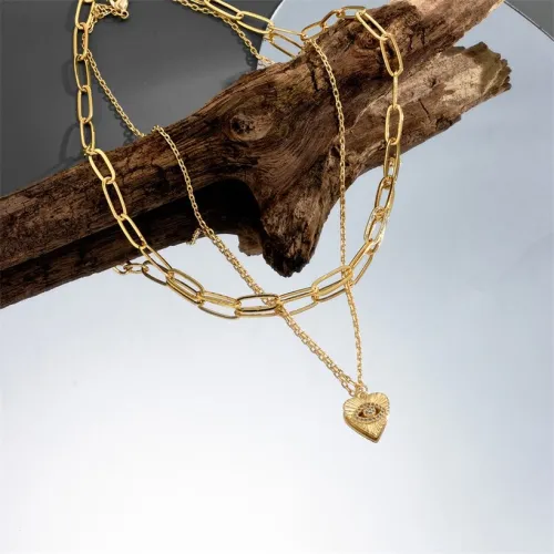 Collar de oro laminado en forma de corazón simple de circón microincrustado de moda