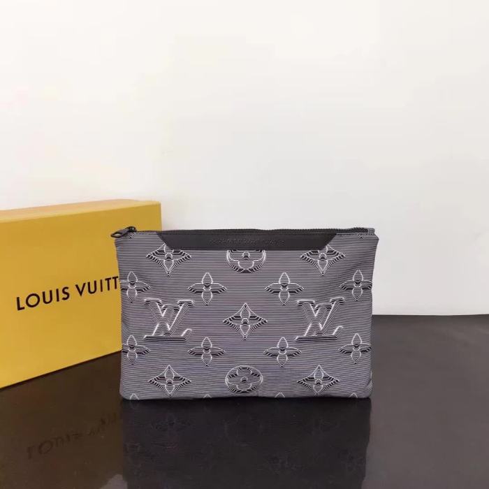 【原版皮】路易威登/LV 2054 系列双面手拿包，其外观可在 Monogram 压纹与彩虹 Monogram 印花之间随心转换，另有充裕容量收纳日常出行所需，款号：M68777