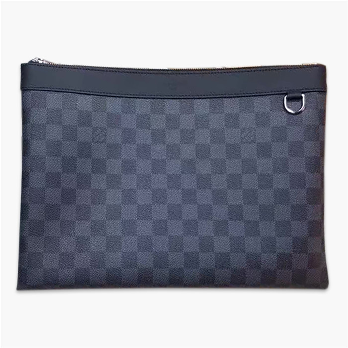 【原版皮】路易威登/LV POCHETTE APOLLO 手袋，采用Damier Graphite帆布搭配Taiga皮革精心裁制而成，充满工艺质感的运动风格设计，款号：M62291