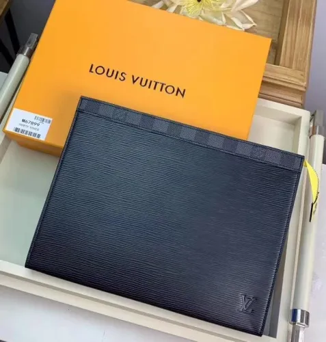 【原版皮】路易威登/LV Pochette Tuileries手袋，将Epi 皮革点睛 Damier Graphite 帆布，彩色细节添缀活力，是理想的商务之选，风琴设计带来充裕内部空间，契合实用主义，款号：M67899