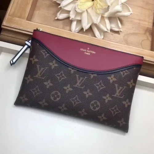 【原版皮】路易威登/LV Pochette Tuileries 手包，将 Monogram 帆布与小牛皮碰撞交融，重现 Tuileries 手袋的经典设计，可作公文包，亦可作手拿包，款号：M63903