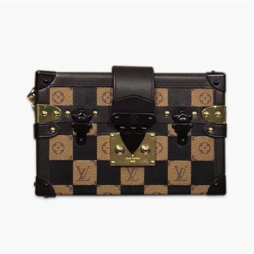 【原版皮】路易威登/LV Damier Tressage Petite Malle 手袋以精致设计致敬品牌传统美学，Monogram 帆布与柔软小牛皮巧妙交织成格纹图案，沿袭品牌标志性 Damier 帆布，更有一枚 Slock 钩扣以小巧之姿重释传统行李箱,‌款号：M40273‌