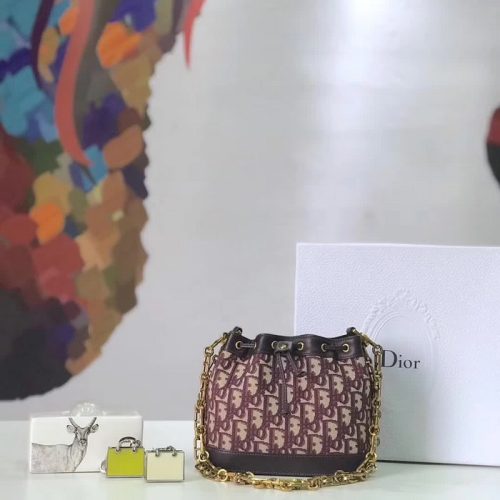 【原版皮】迪奥/Dior 水桶包，选用Oblique提花帆布搭配同色系牛皮皮革裁制而成，简约时尚，看起来帅气又低调