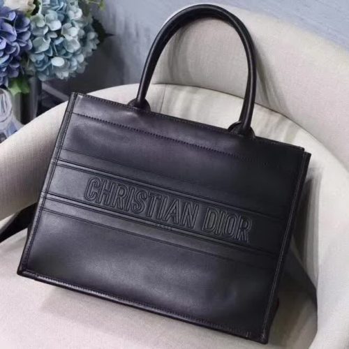 【原版皮】迪奥/Dior Tote全皮系列，选用牛皮裁制而成，热压印品牌标识，复古风满满，背上它你就是时髦精本精，它真的特能装，超宽敞的内容量，感觉可以装下整个世界