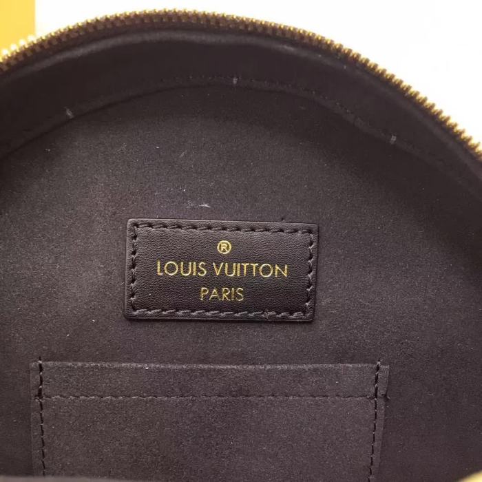 【原版皮】路易威登/LV Boite Chapeau Souple 手袋，英雄联盟胶囊系列，Monogram 帆布渲染英雄主题迷彩，以“小帽盒”的崭新面貌诠释电竞世界与 Nicolas Ghesquière 标志性美学的交融，款号：M45095