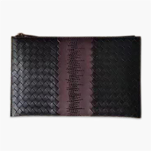 【原版皮】宝缇嘉/Bottega Veneta 手包，经典爆款，选用打蜡牛皮裁制而成，点缀刺绣格纹图案，款号：30629