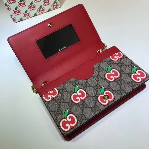 【原版皮】古驰/Gucci 苹果链条钱夹，融入了卡通风格的苹果图案，与品牌的双G字母交织图案巧妙搭配，尽显趣致设计，款号：634275