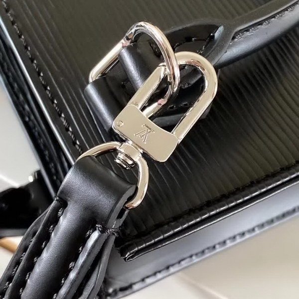 【原版皮】路易威登/LV Petit  Sac Plat手袋， Epi皮革浓缩经典设计，轻盈而充裕的构型可容纳手机等日常所需，可拆卸肩带实现手提，肩背和斜挎选择，款号：M69441