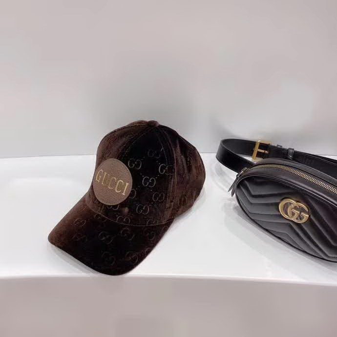 20冬季最新专柜款-古驰Gucci新款绒压花，老花gg皮标棒球帽，专柜同步新款，光滑绒面，尊显奢华质感，高级名媛贵族风