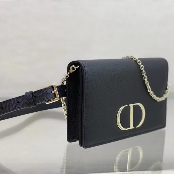 【原版皮】迪奥/Dior 30Montaigne 腰包WOC二合一，采用多功能设计，正面饰以CD元素，展现30 Montaigne系列产品的标志性外观，可搭配腰带佩戴，肩背，斜挎或作为手拿包使用