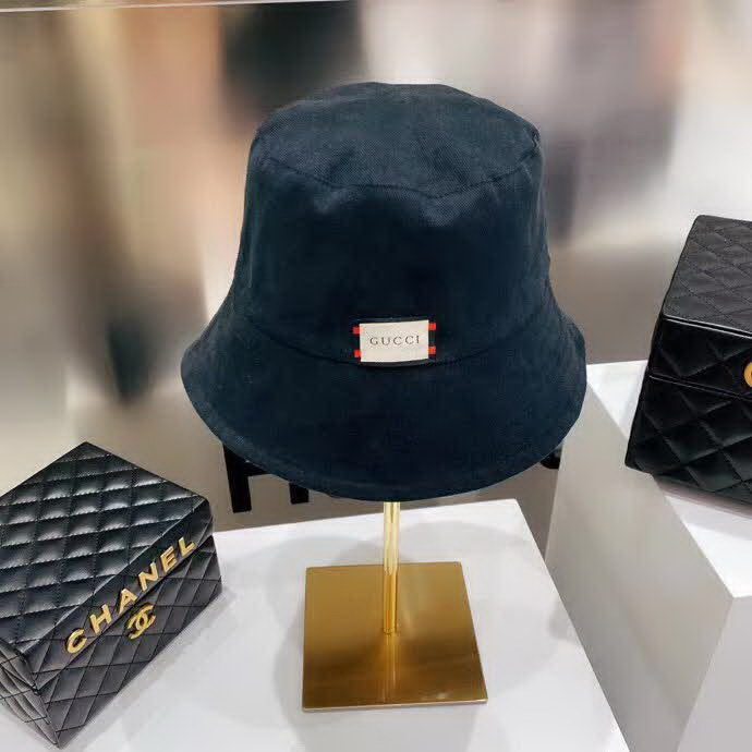 20冬季最新专柜款-Gucci新款双面渔夫帽，秋冬新系列元素，斑马纹渔夫无敌好看，成功逆袭的斑马纹成了秋冬的主色调，我承认我被这个色系征服了！