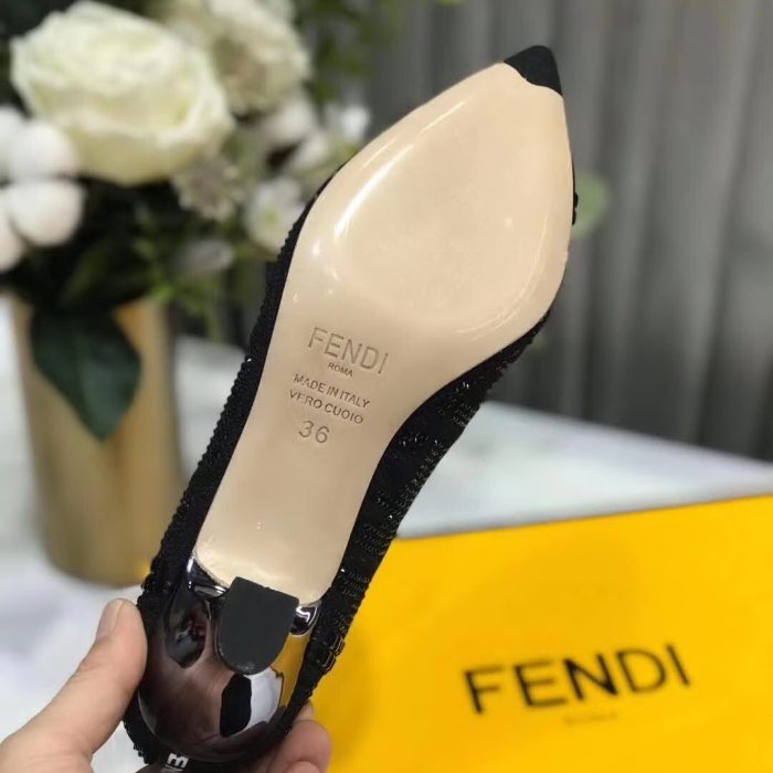 20秋季最新专柜款-芬迪Fendi2020秋季新品，鞋面是半透视纳米科技网眼布制成！水染羊皮内里垫脚，脚感超舒适！真皮大底，防滑防透潮